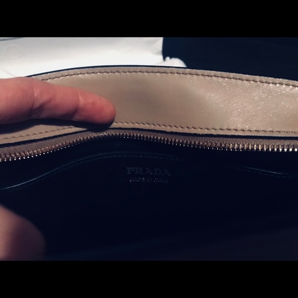 Saffiano leather shoulder bag - Picture 6 of 8